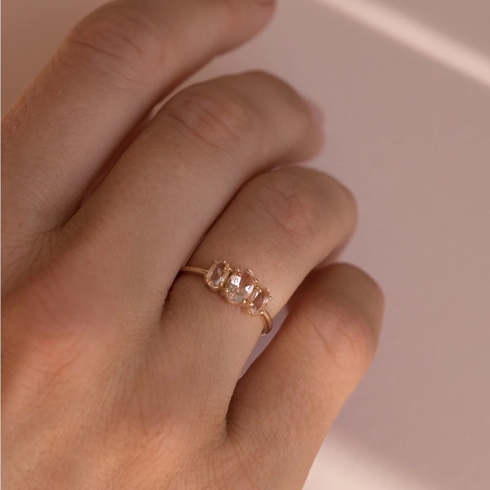 LEAH ALEXANDRA SOLID GOLD BIJOU RING